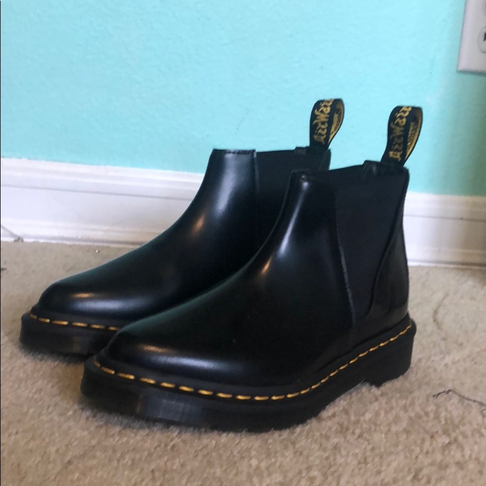 Dr. Martens chelsea boot -Never worn